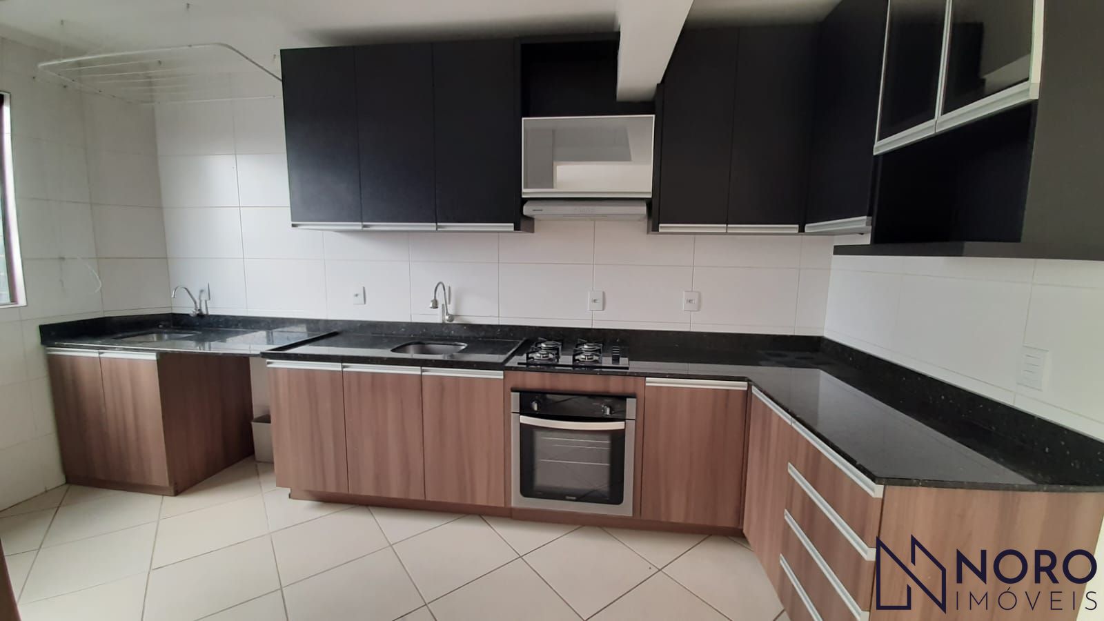Apartamento Semi Mobiliado com 2 Dormitórios, Suíte, Churrasqueira e Garagem