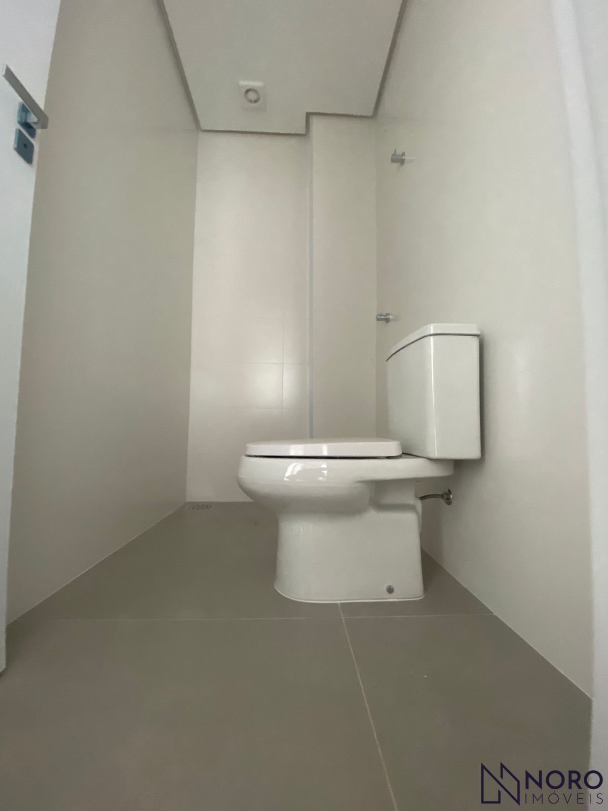 Apartamento charmoso de 2 Dormitórios (Suíte) churrasqueira e garagem, próximo a