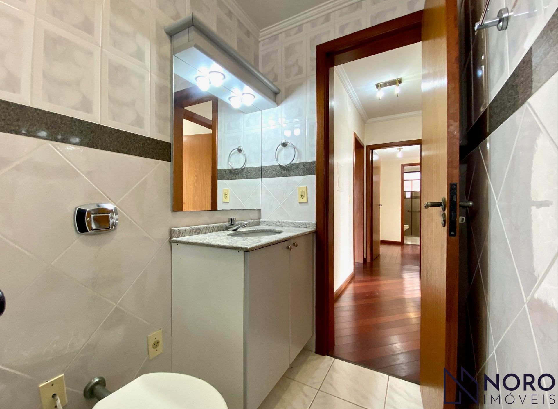 Apartamento Central frente 3 dormitorios suíte sacada próximo Hospital HC bus UF