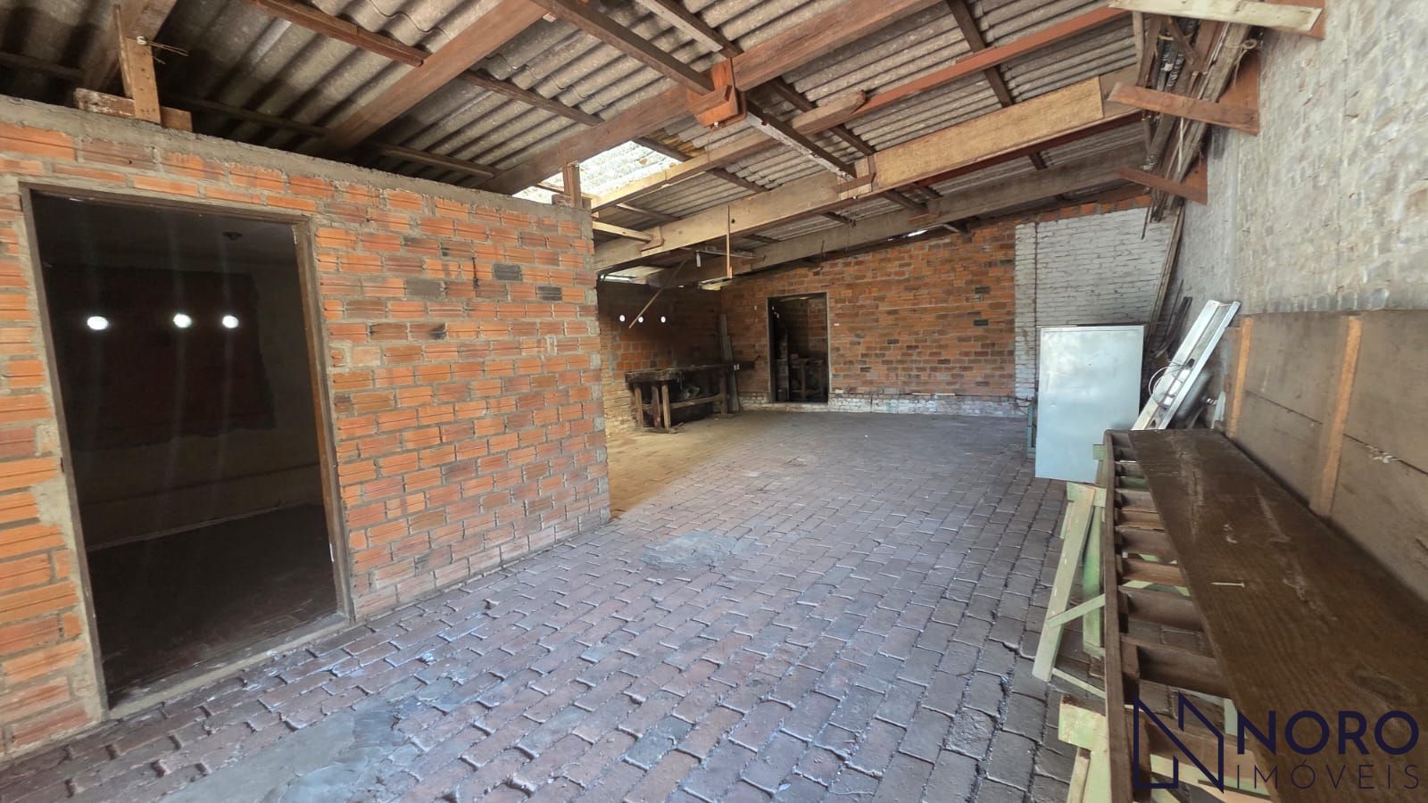 Casa com 3 dormitórios e amplo terreno de 759 m² no Bairro Rosári