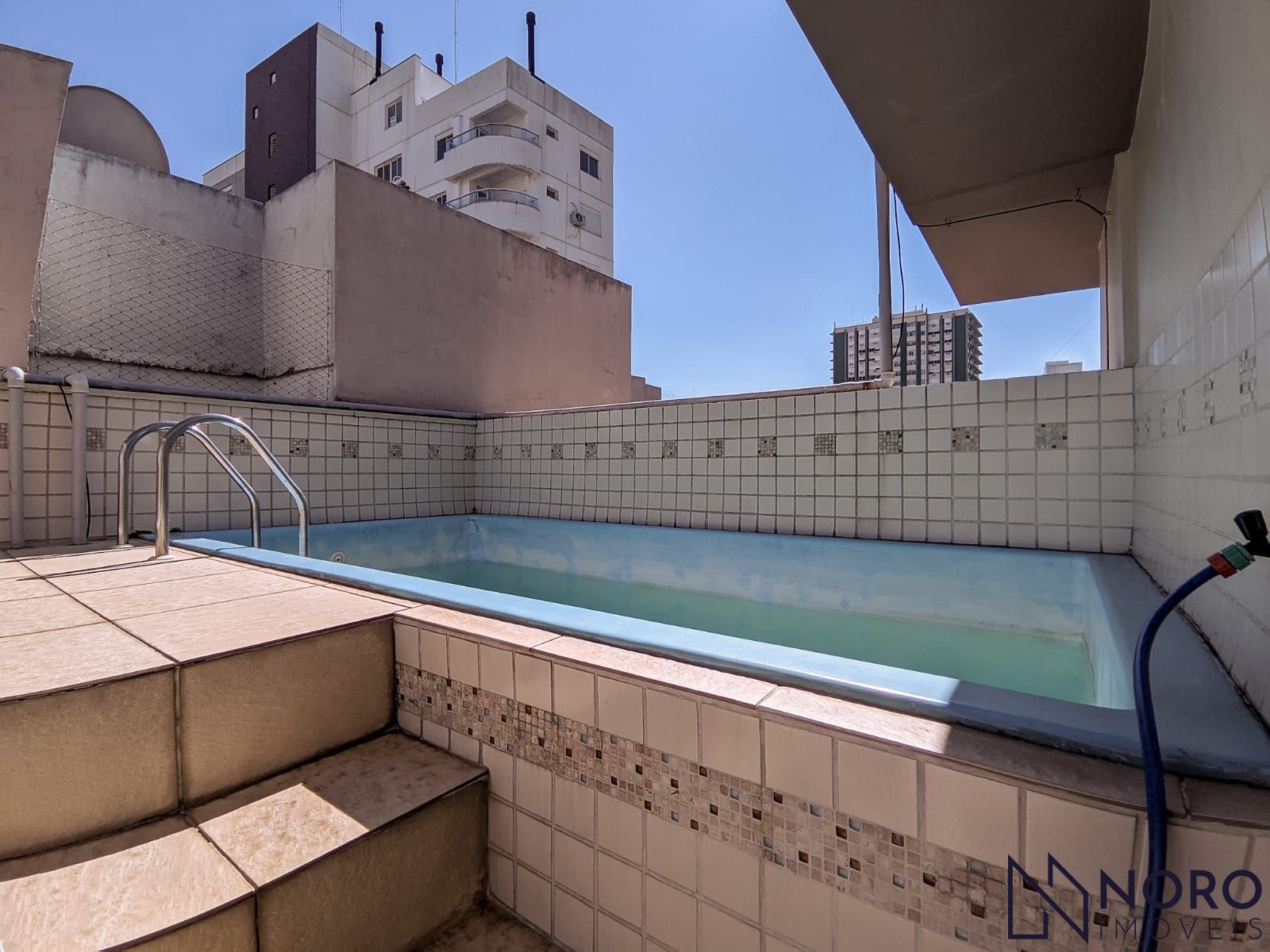 Cobertura duplex com piscina no bairro Nossa Senhora de Fátima em Santa Maria R