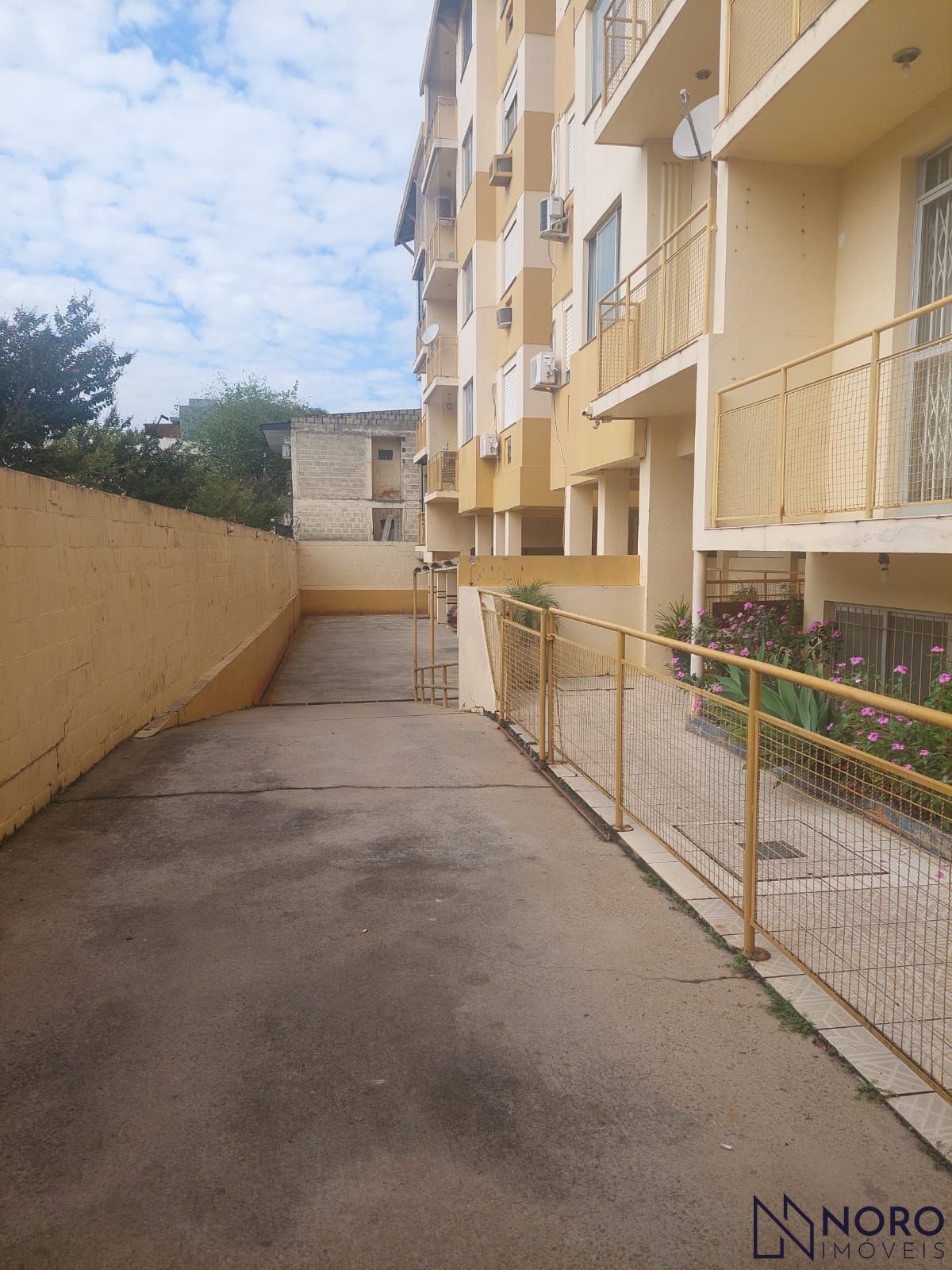 Apartamento 2 dorm 1 vg com sacada e churrasqueira na presidente varagas