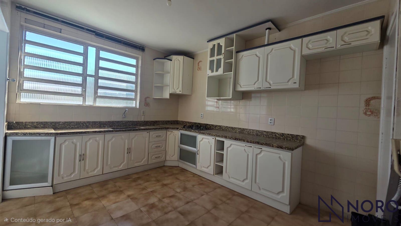 Apartamento 2 dormitórios + escritório, sacada e garagem no Patronato