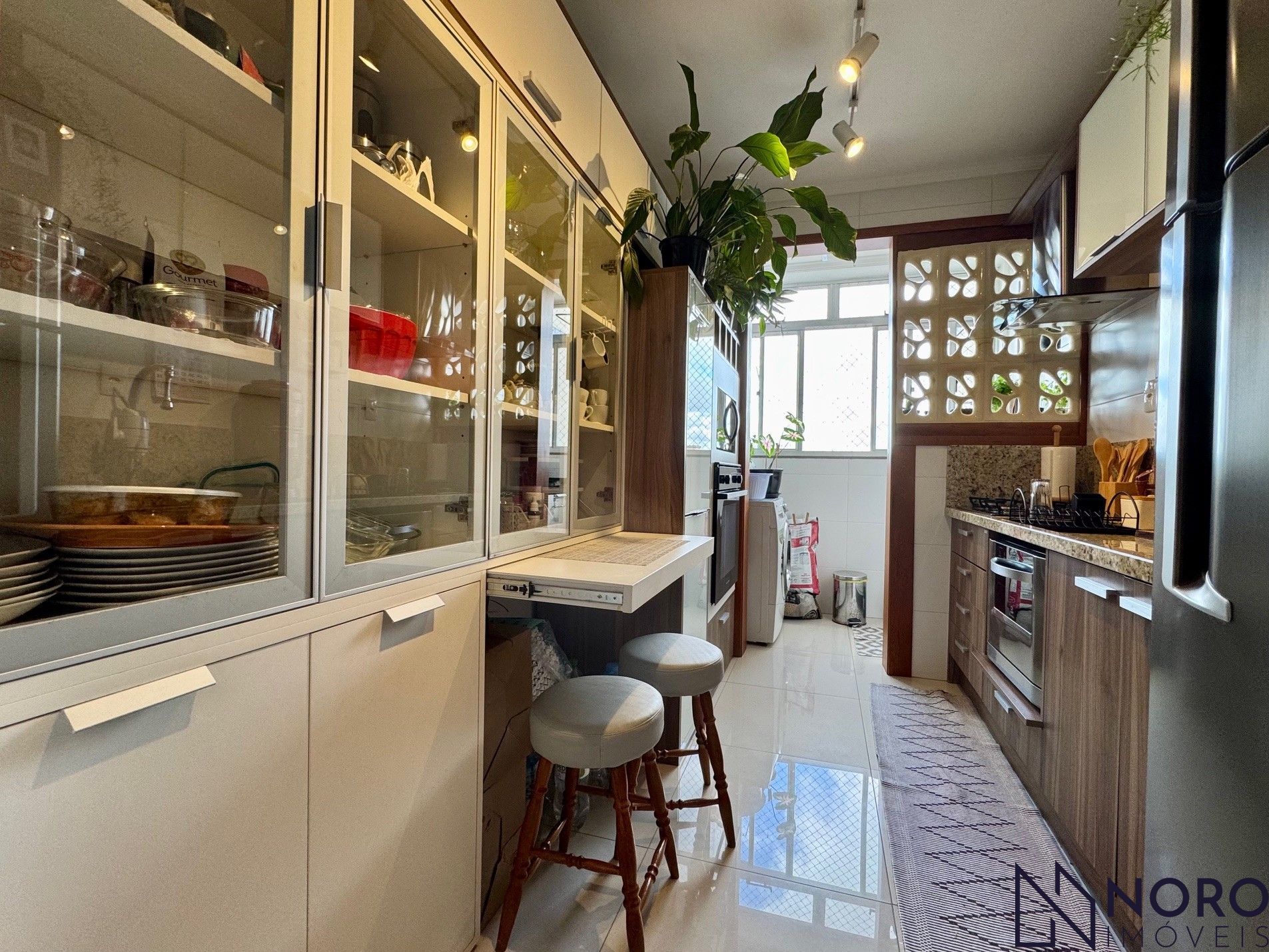 Apartamento com 2 Dormitórios à venda, 71 m² por R$ 390.000,00 Apartamento com 2 Dormitórios à venda, 71 m² por R$ 390.000,00