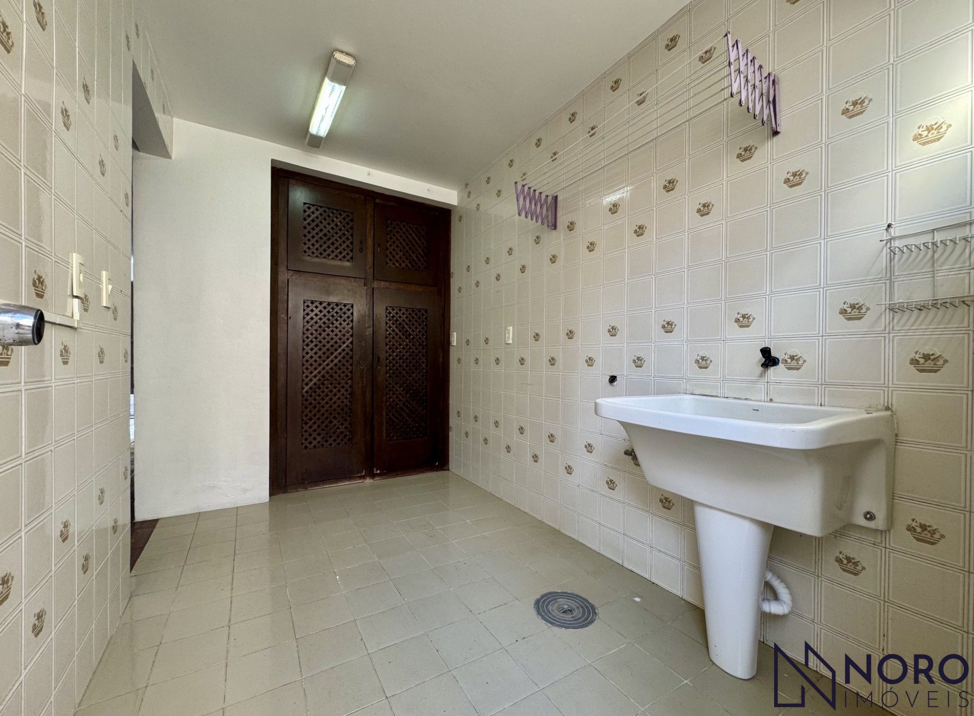 Casa espaçosa com 3 dormitórios, 1 suíte, piscina para locação no João Goulart