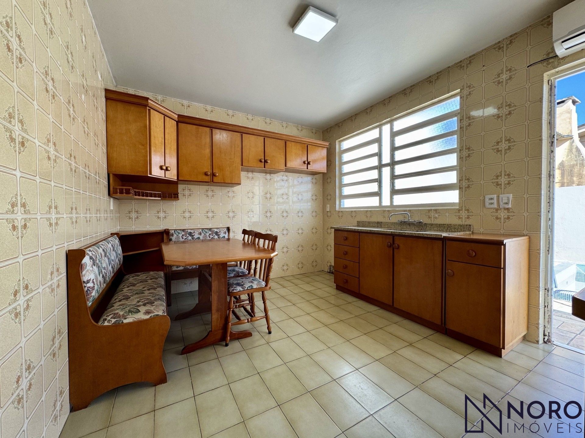 Casa espaçosa com 3 dormitórios, 1 suíte, piscina para locação no João Goulart