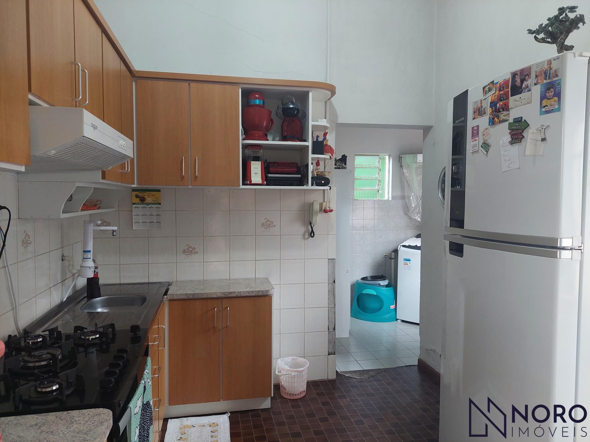 Casa mista com 3 dormitórios e 3 vagas de garagem na manoel ribas
