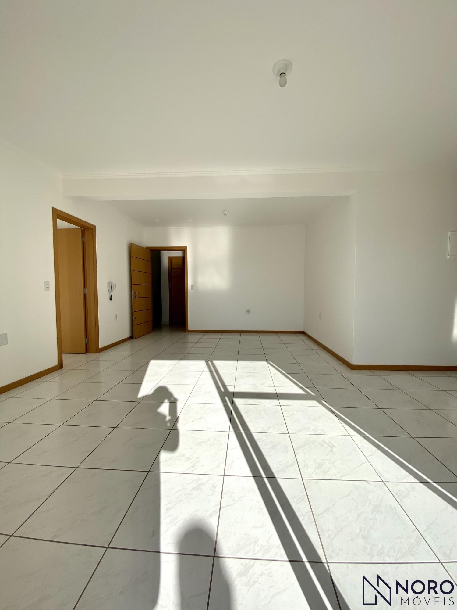 Apartamento 02 dormitórios, com garagem e um amplo terraço.