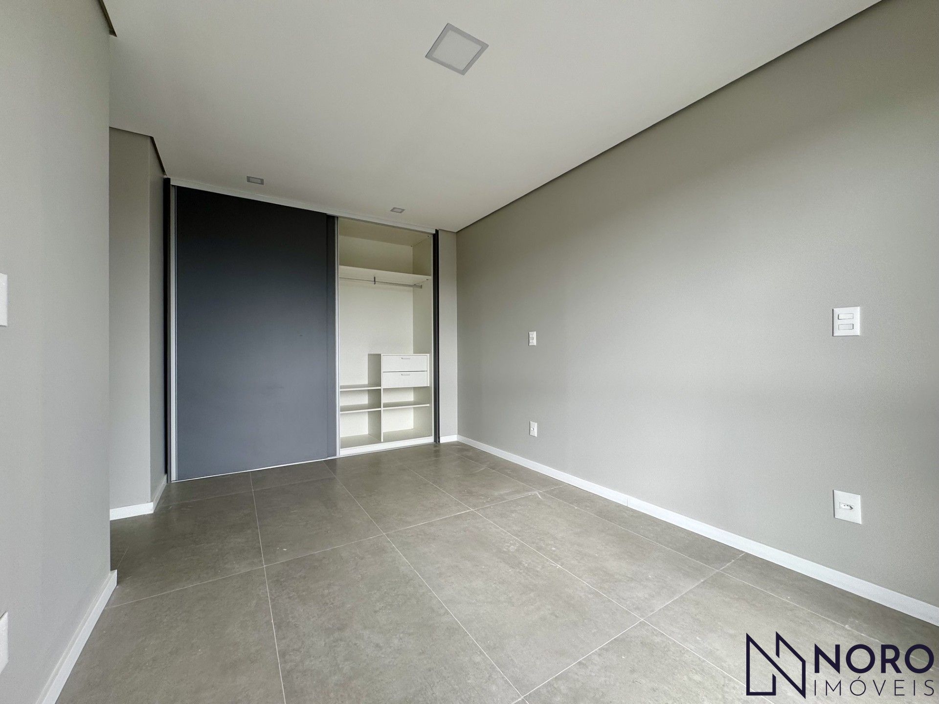 Cobertura à venda no Bairro Medianeira 155 m² privativos Piscina e Espaço Go