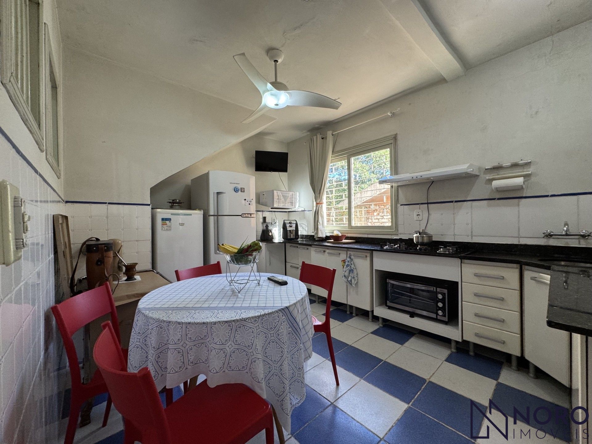 Casa 3 dormitórios (1 suite) 4 vagas na trav. Domingos trevisan-centro