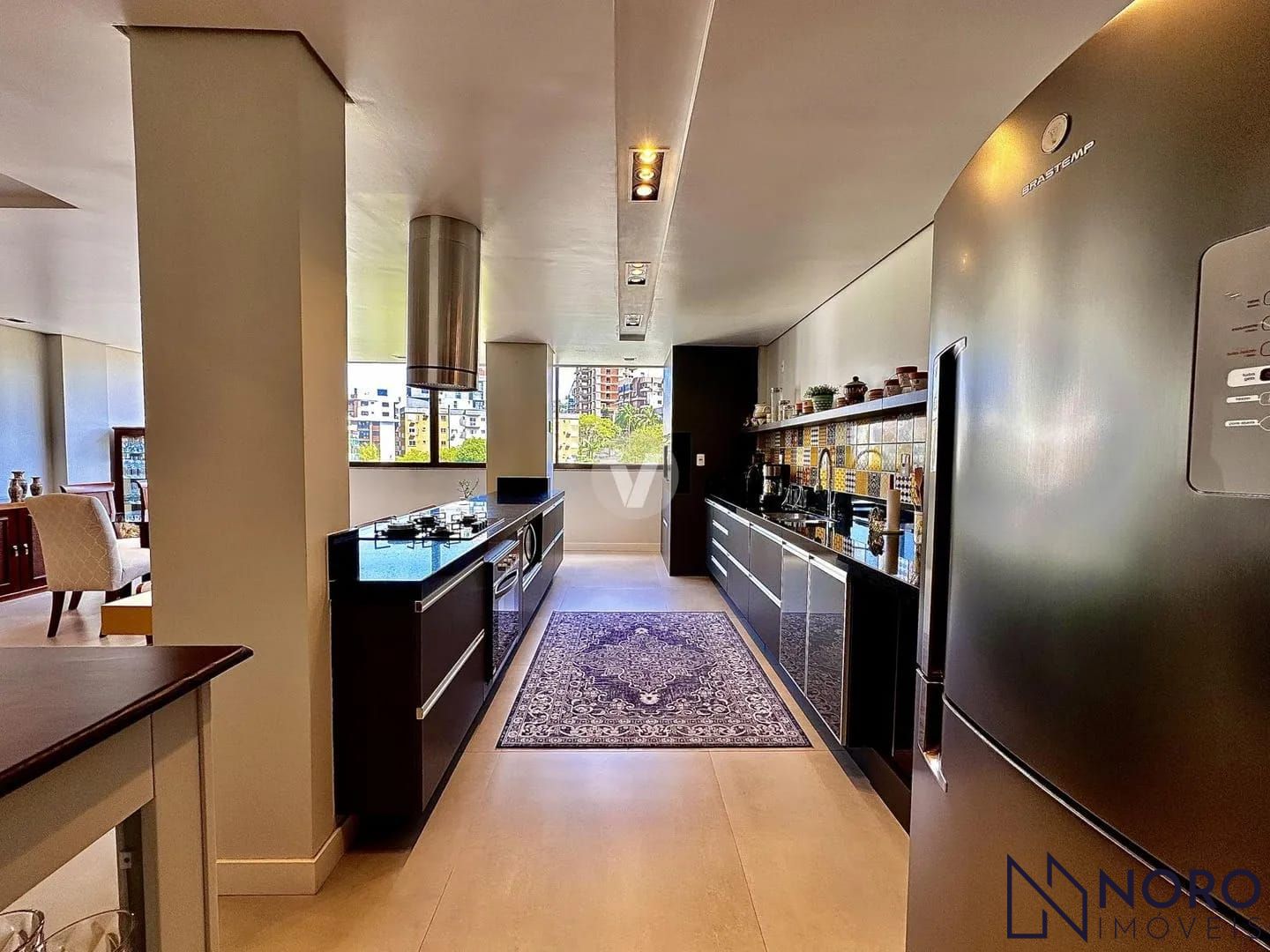 Apartamento de 2 dormitórios com suíte e 2 vagas no Bairro Lourdes