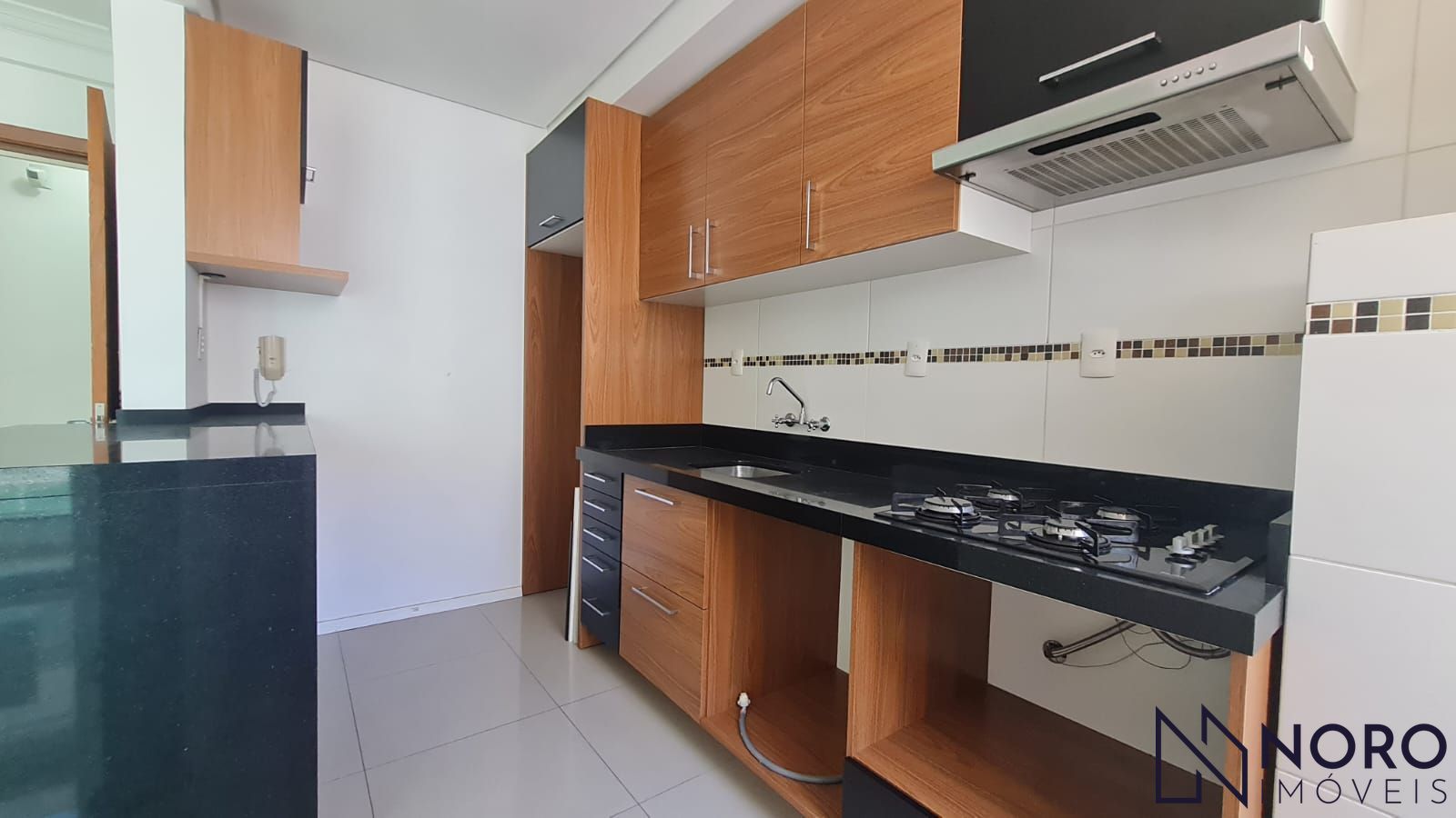Apartamento com 2 dormitórios (1 suíte), móveis planejados, sacada com churrasqu