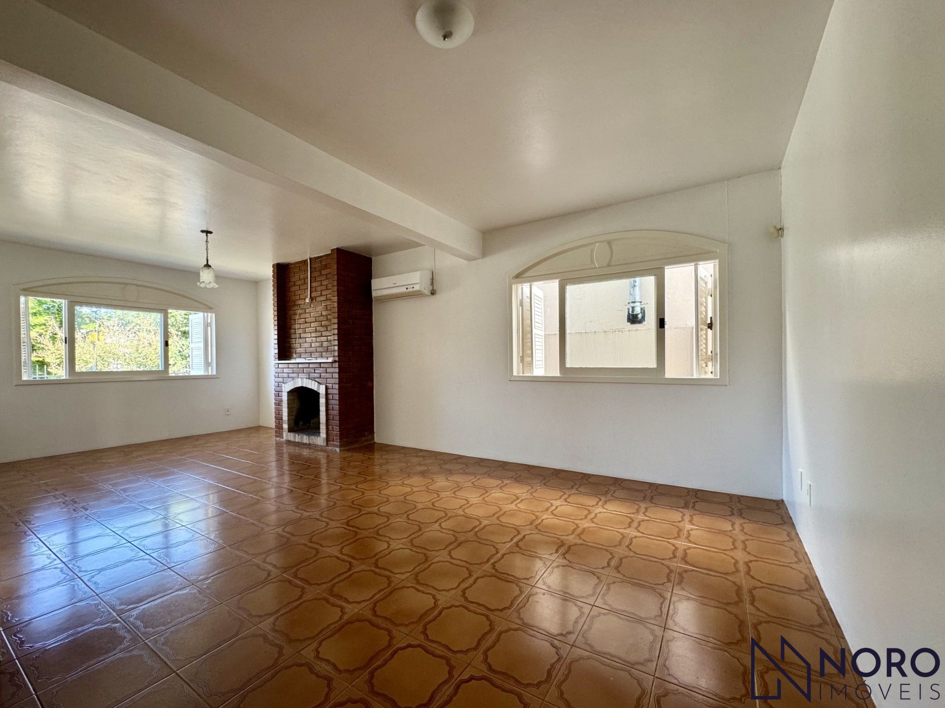Casa espaçosa com 3 dormitórios, 1 suíte, piscina para locação no João Goulart
