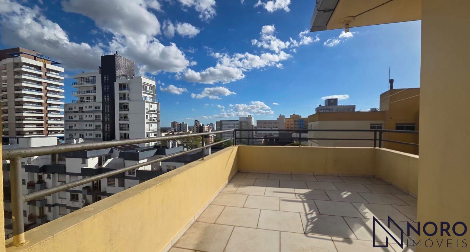 Cobertura duplex 3 dormitórios com terraço e garagem no Centro