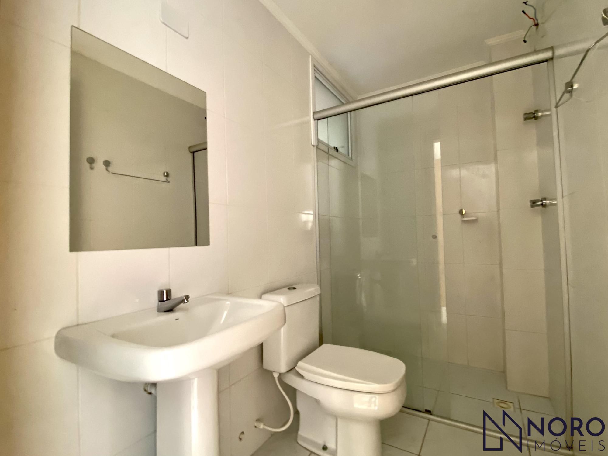 Apartamento 02 dormitórios, com garagem e um amplo terraço.
