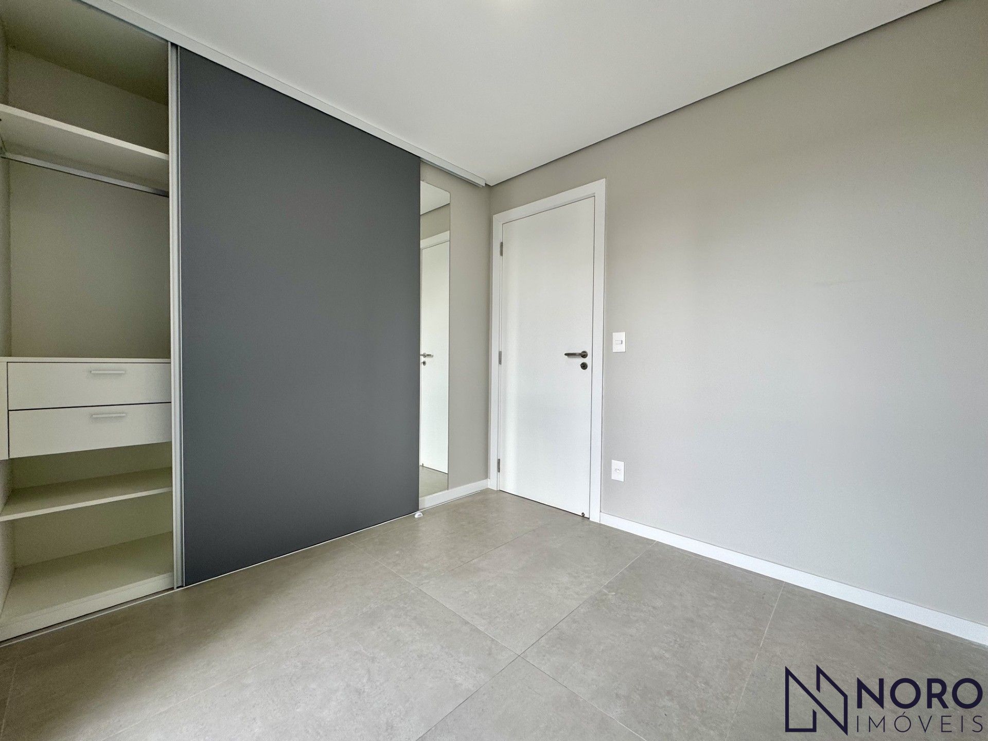 Apartamento à venda / 3dormitórios/ suíte / 2 vagas de garagem/ Bairro Medianei