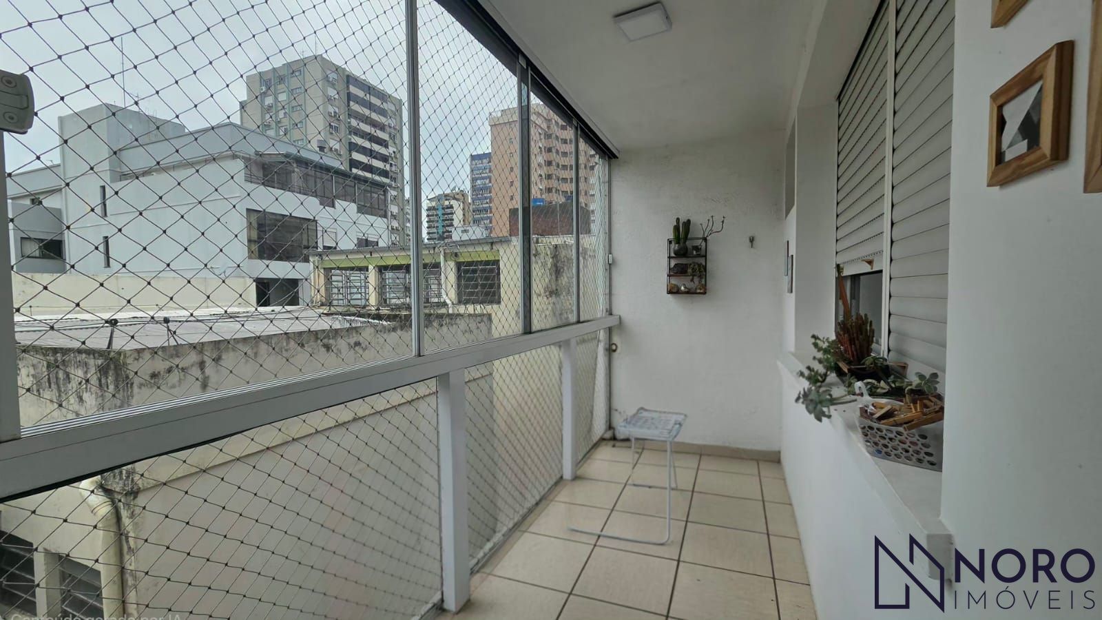 Apartamento semimobiliado com 2 dormitórios e suíte próximo à UFN