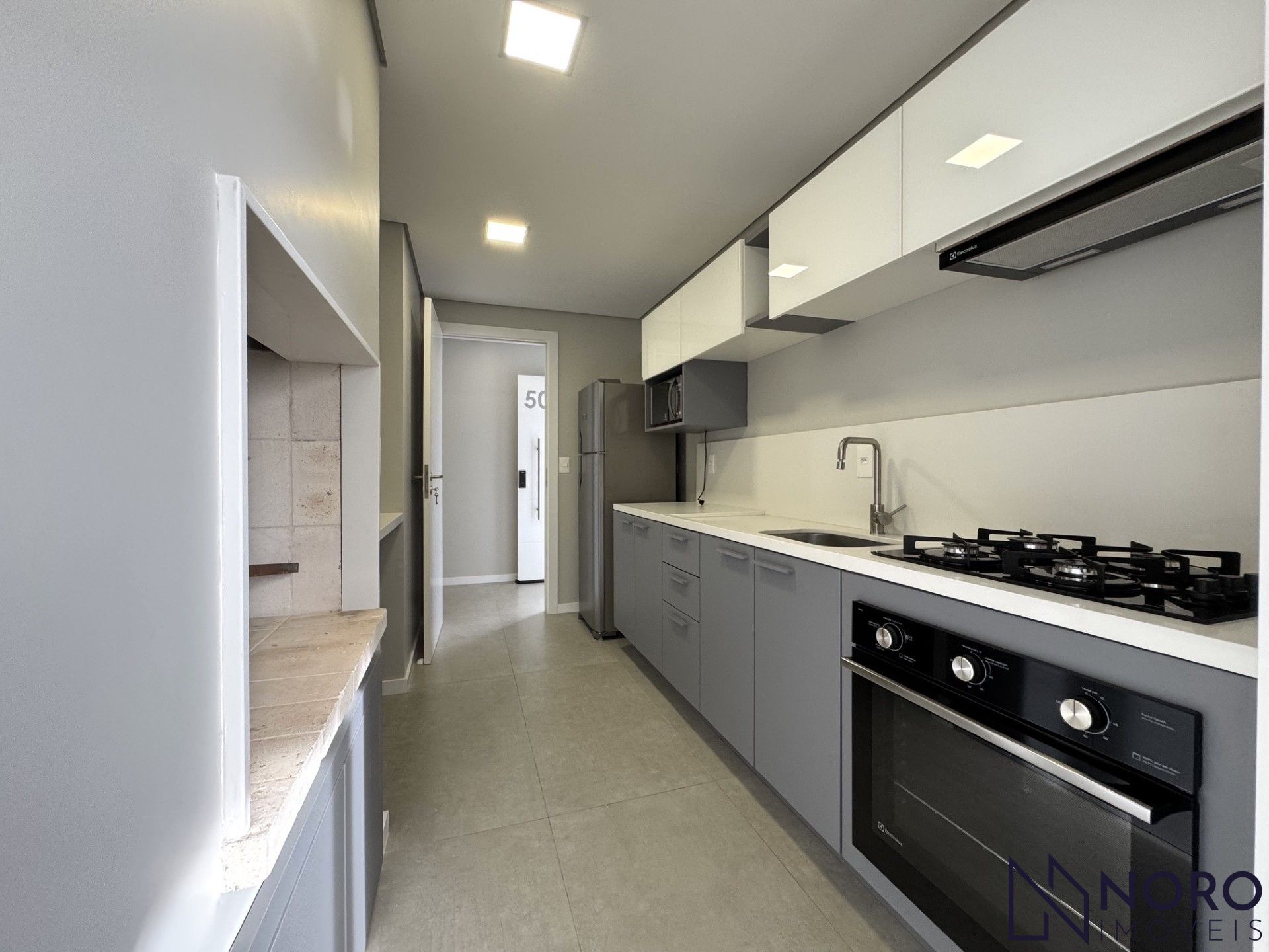 Apartamento à venda / 3dormitórios/ suíte / 2 vagas de garagem/ Bairro Medianei