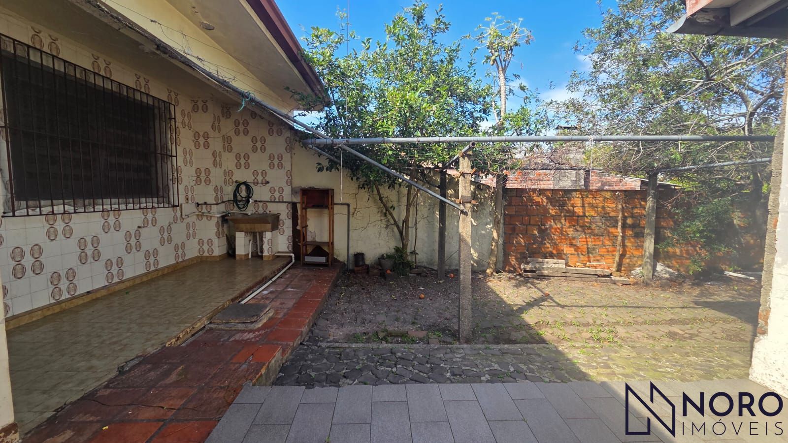 Casa com 3 dormitórios e amplo terreno de 759 m² no Bairro Rosári