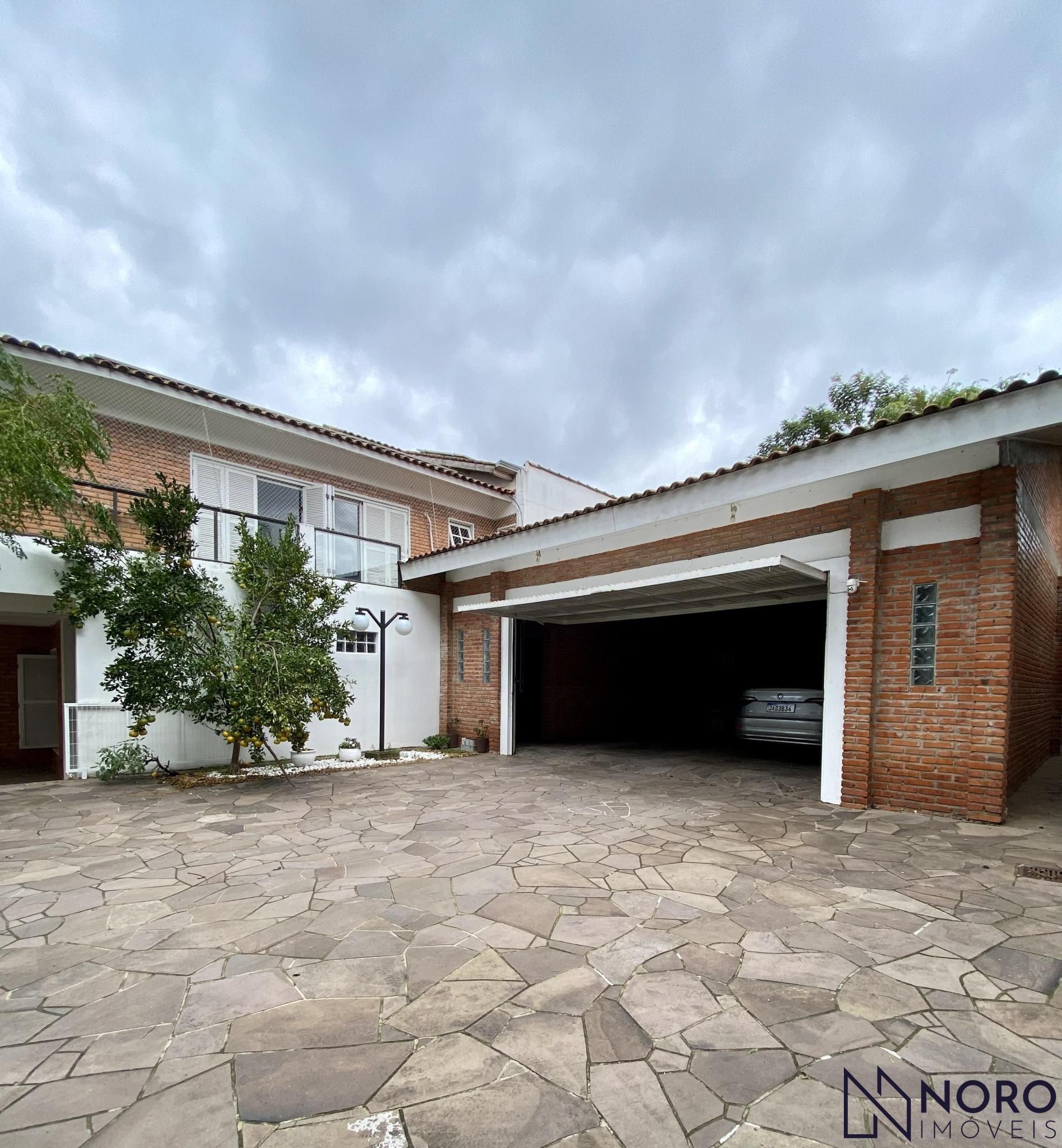 Casa de campo em área urbana com terreno de 1.160m² e 800m² de área construida