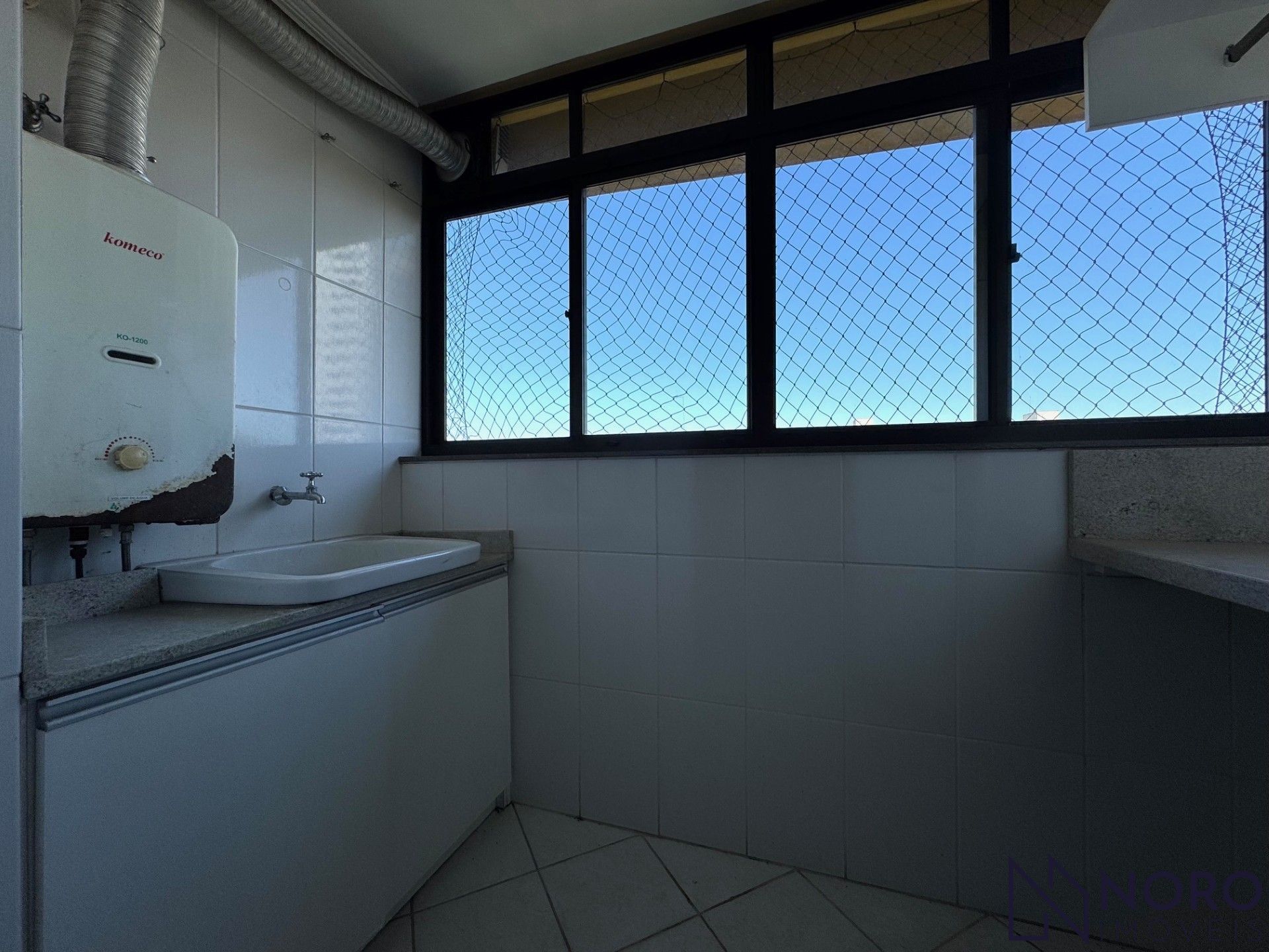 Venda – Apartamento semimobiliado no Centro, 2 dormitórios com suíte!