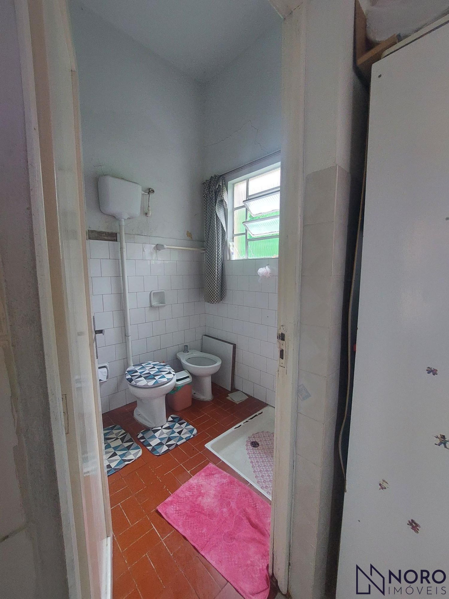 Casa mista com 3 dormitórios e 3 vagas de garagem na manoel ribas
