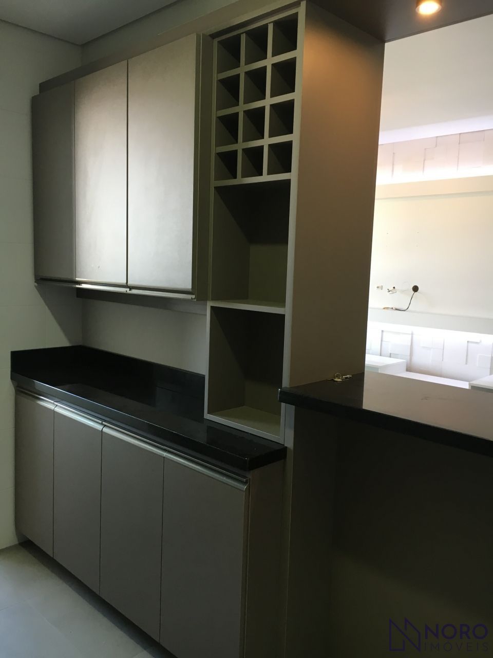 Apartamento Semimobiliado de 2 Dormitórios com Suíte no Edifício Vivaz