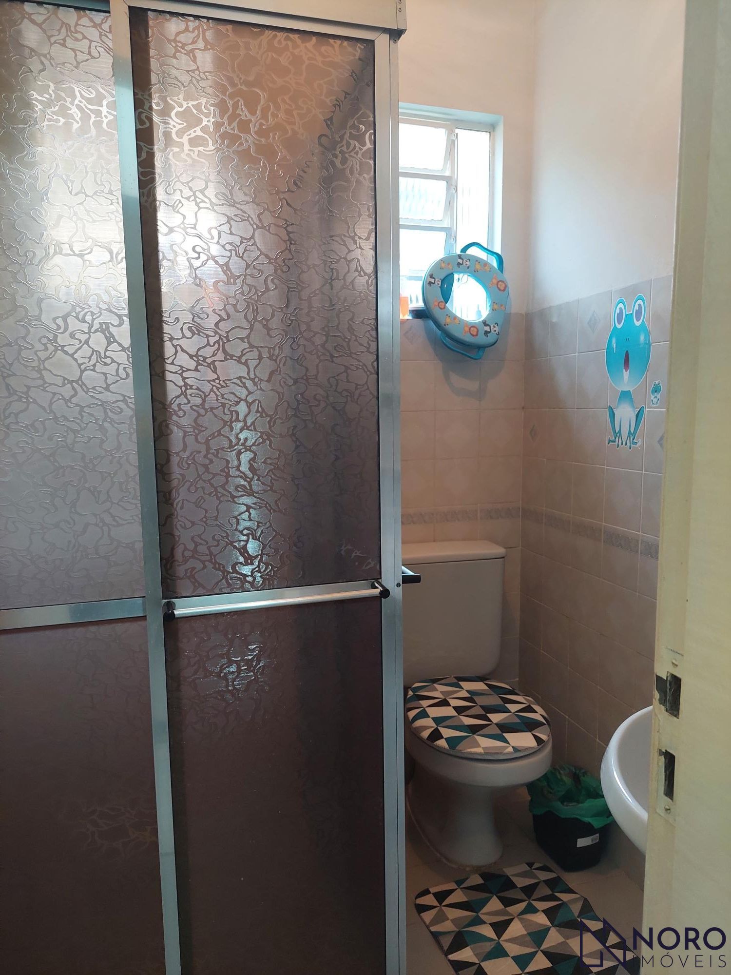 Casa mista com 3 dormitórios e 3 vagas de garagem na manoel ribas