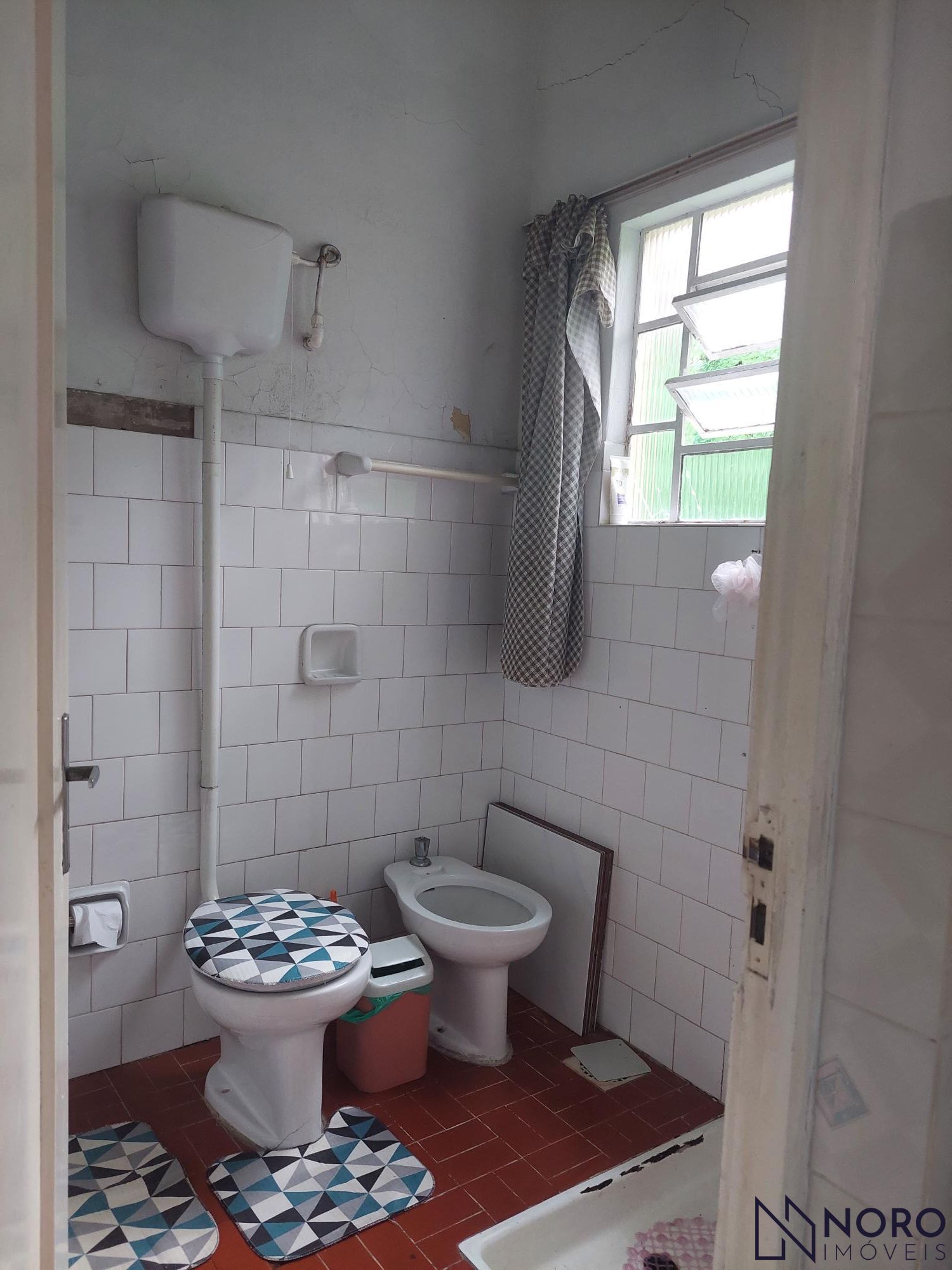 Casa mista com 3 dormitórios e 3 vagas de garagem na manoel ribas