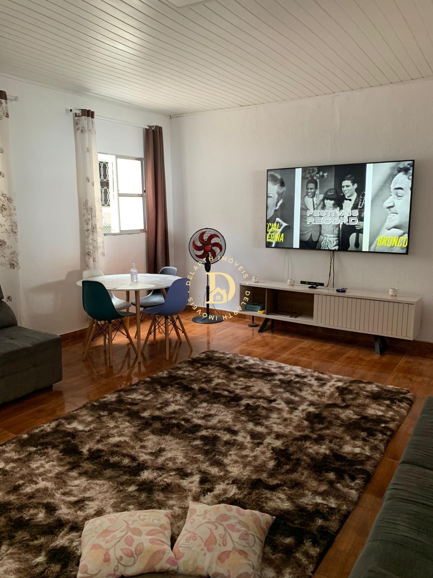 Casa à venda com 3 quartos, 74m² - Foto 1