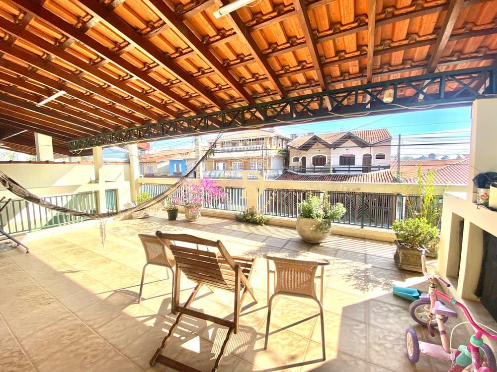 Casa, 4 quartos, 230 m² - Foto 1