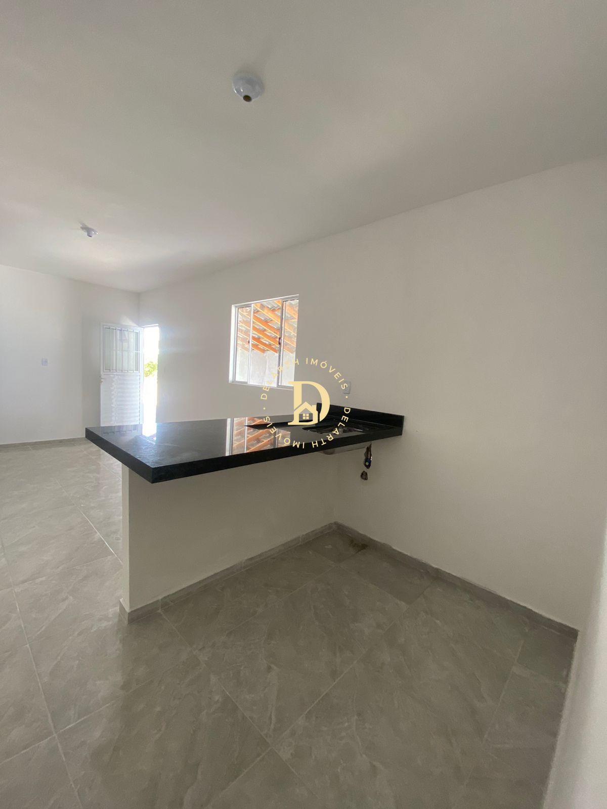 Casa à venda com 2 quartos, 80m² - Foto 2