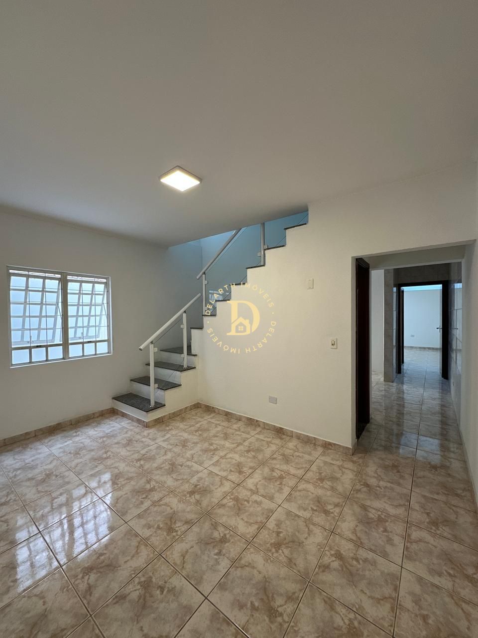 Sobrado à venda com 4 quartos, 241m² - Foto 1
