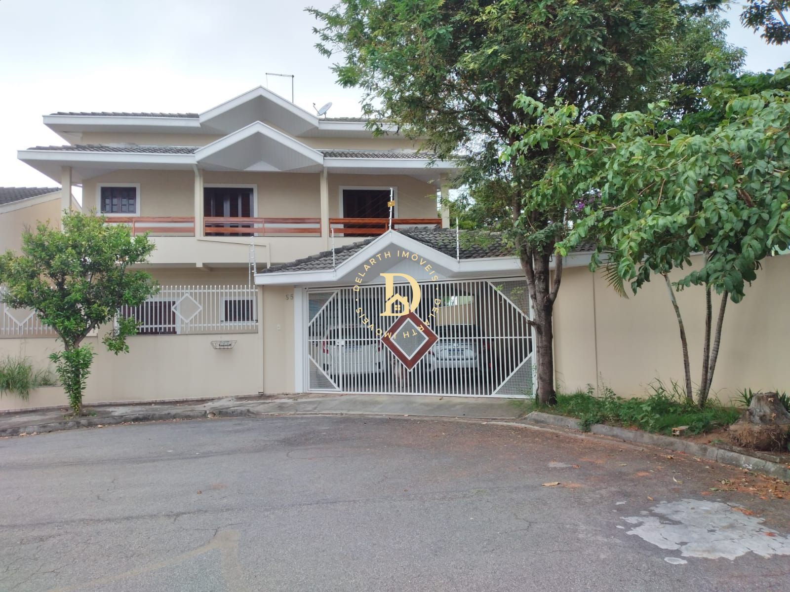 Sobrado - Residencial Santa Paula - Jacareí \sp - 4 Dormitórios ( 3 Suítes ) 220