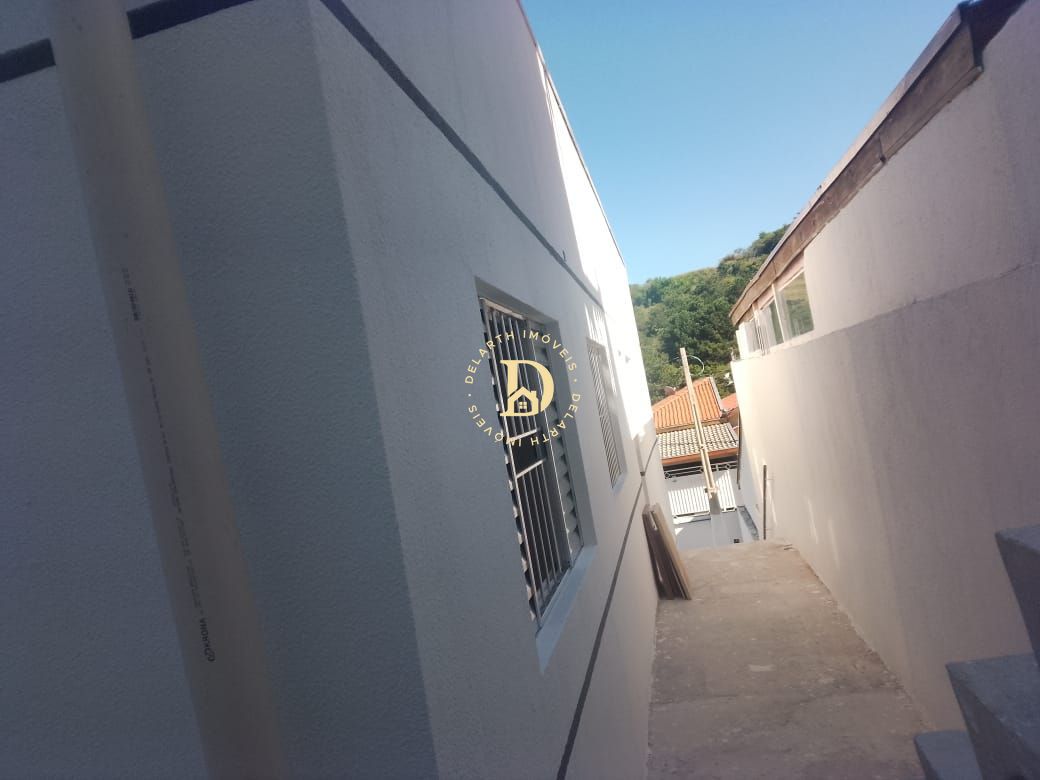 Casa à venda com 2 quartos, 60m² - Foto 4