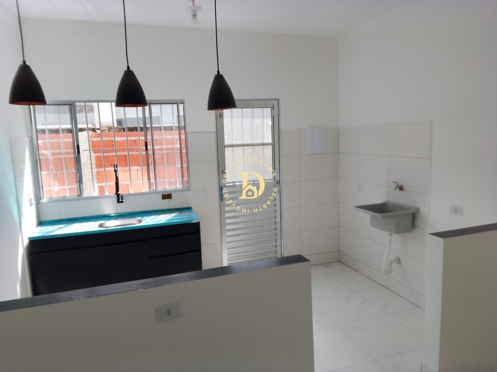 Casa à venda com 2 quartos, 60m² - Foto 2