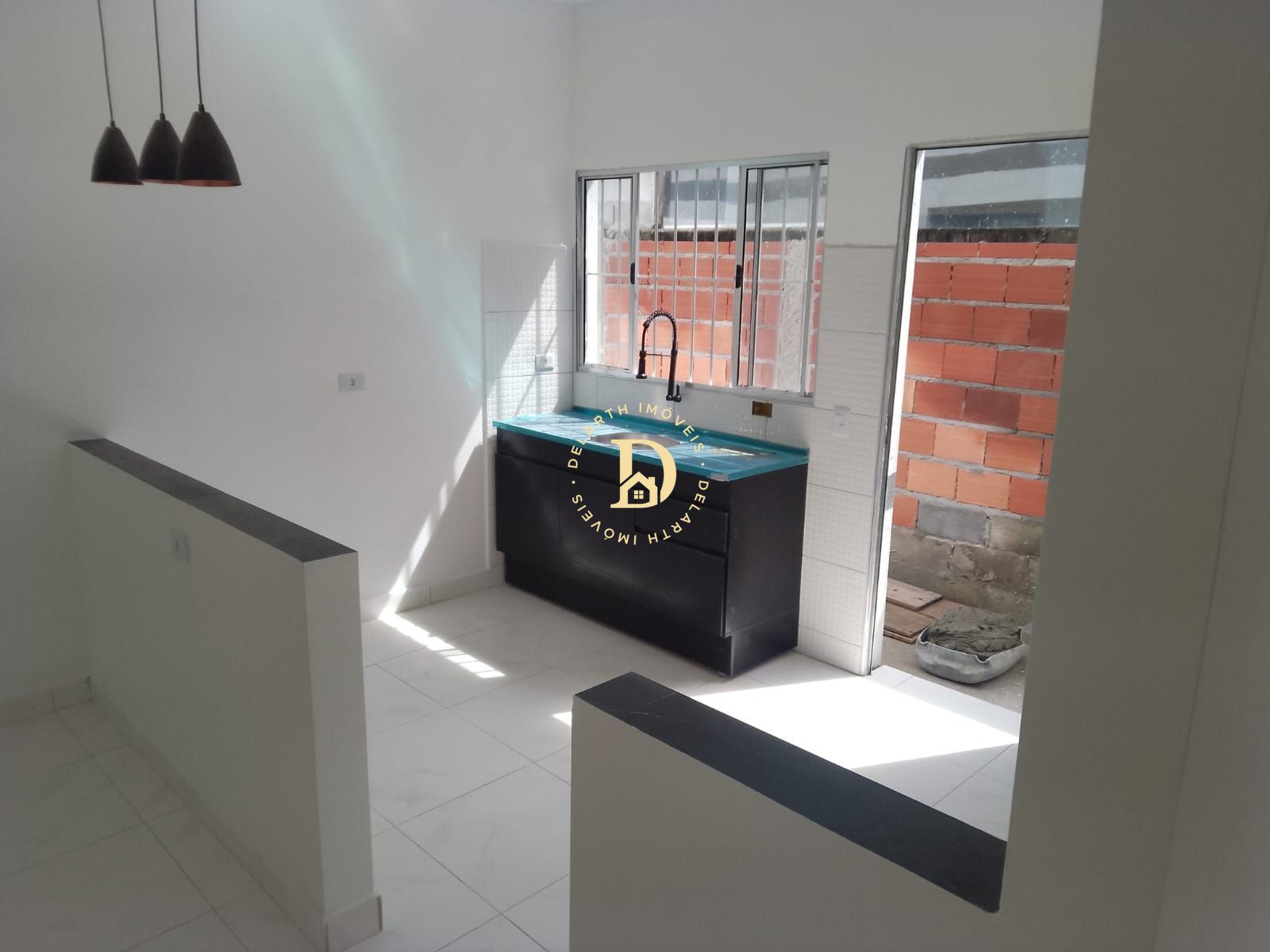 Casa à venda com 2 quartos, 60m² - Foto 1