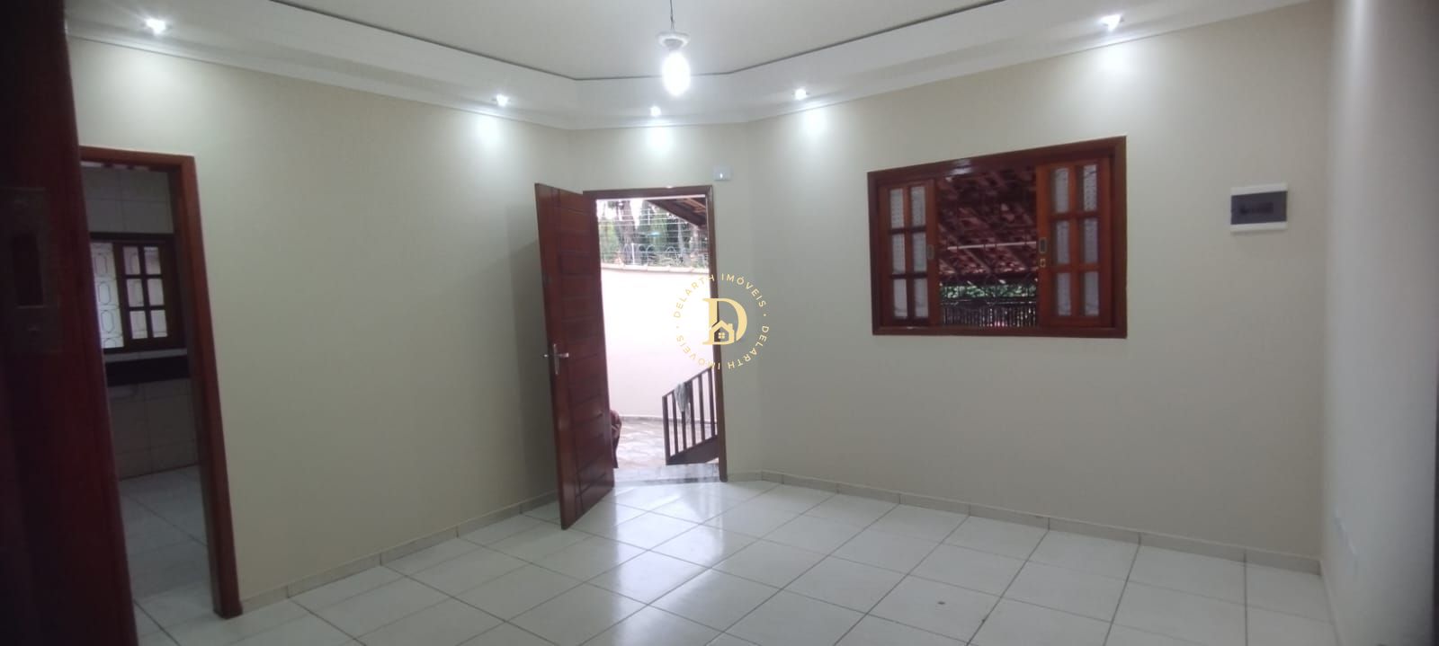 Casa à venda com 2 quartos, 70m² - Foto 1