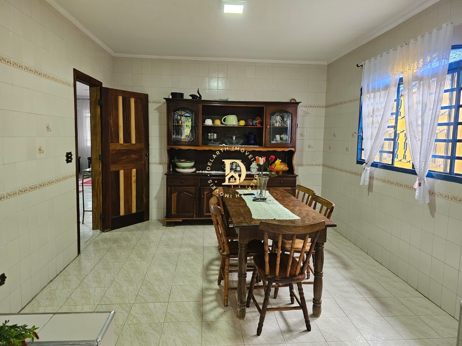 Casa à venda com 3 quartos, 355m² - Foto 2
