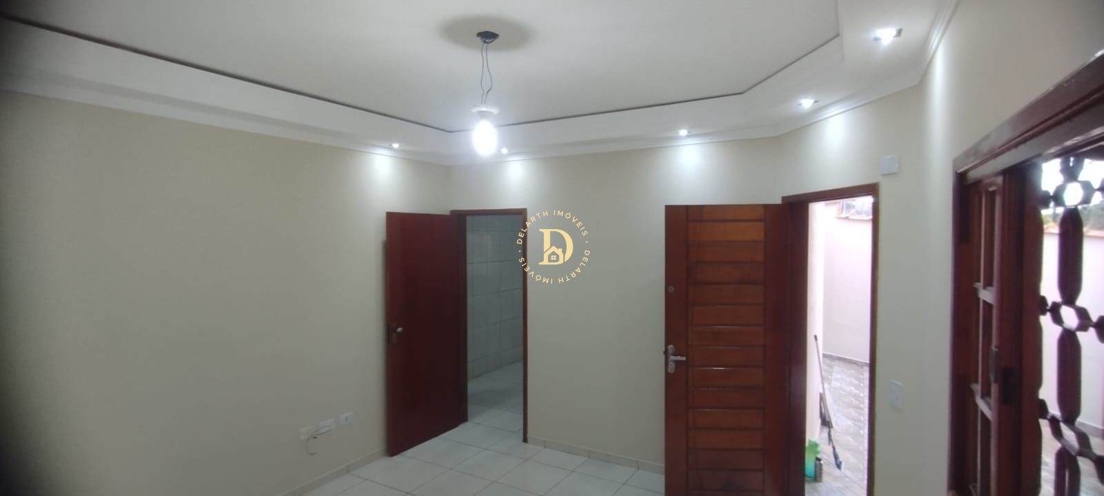Casa à venda com 2 quartos, 70m² - Foto 2