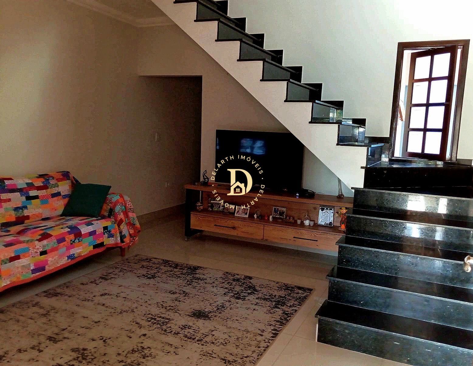 Sobrado à venda com 3 quartos, 204m² - Foto 1