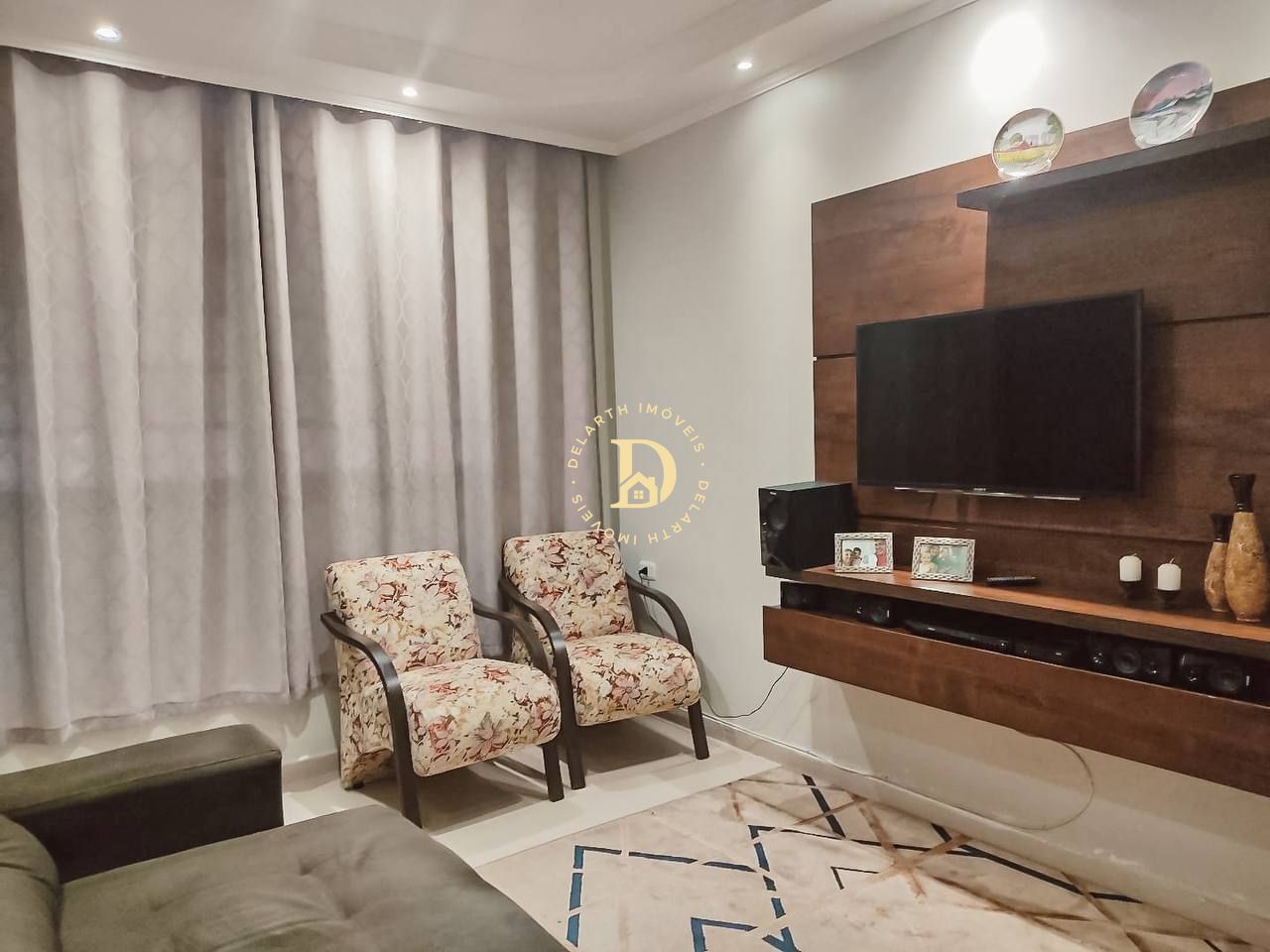 Sobrado à venda com 3 quartos, 250m² - Foto 1