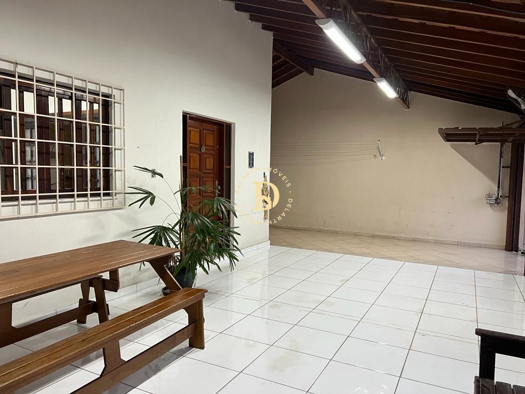 Casa à venda com 6 quartos, 245m² - Foto 2