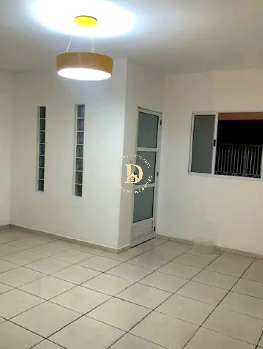 Casa à venda com 2 quartos, 67m² - Foto 1