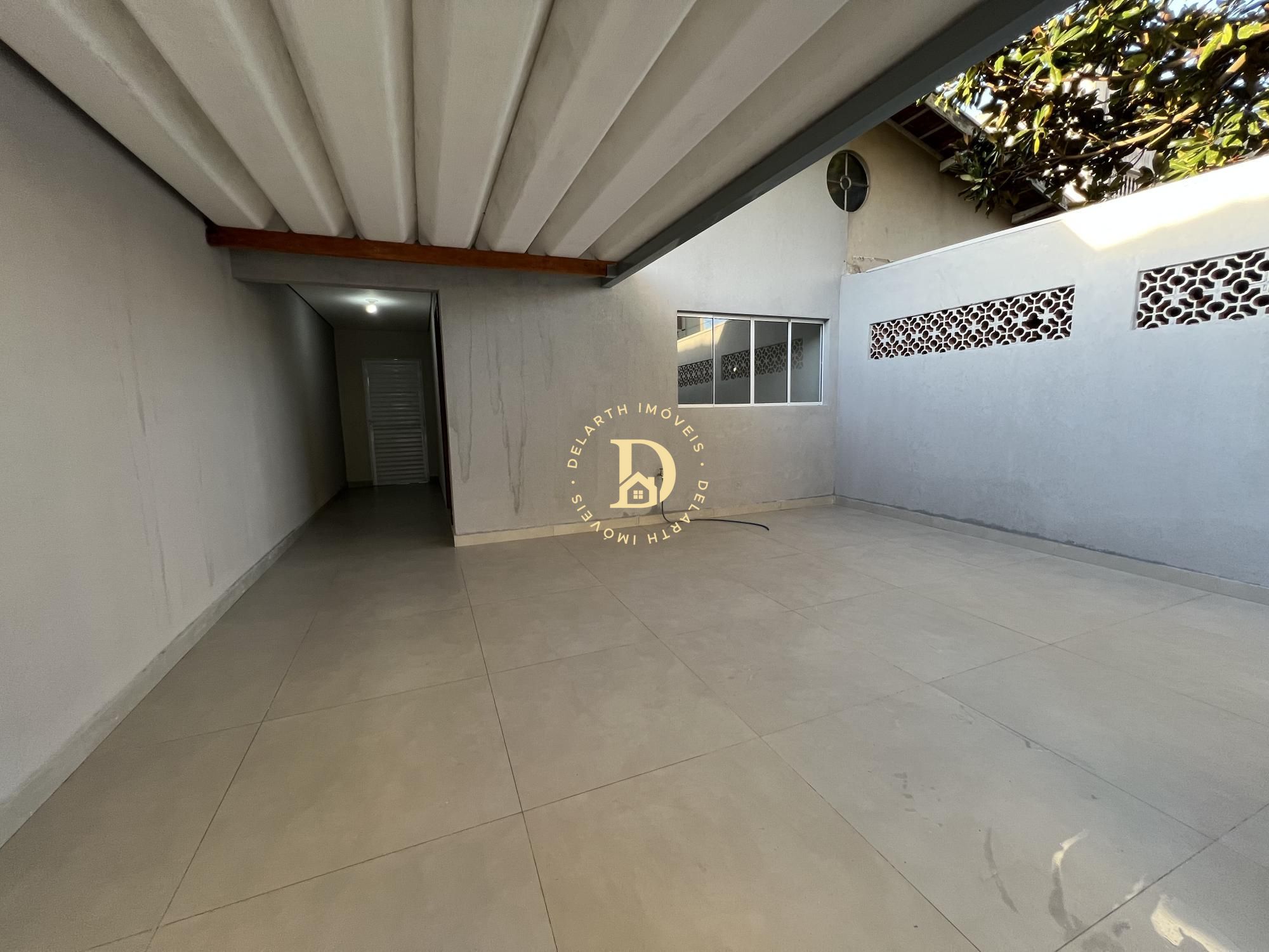 Casa à venda com 2 quartos, 81m² - Foto 1
