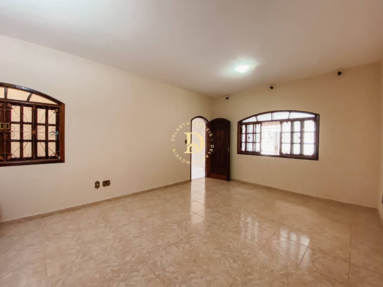 Casa à venda e aluguel com 3 quartos, 280m² - Foto 2