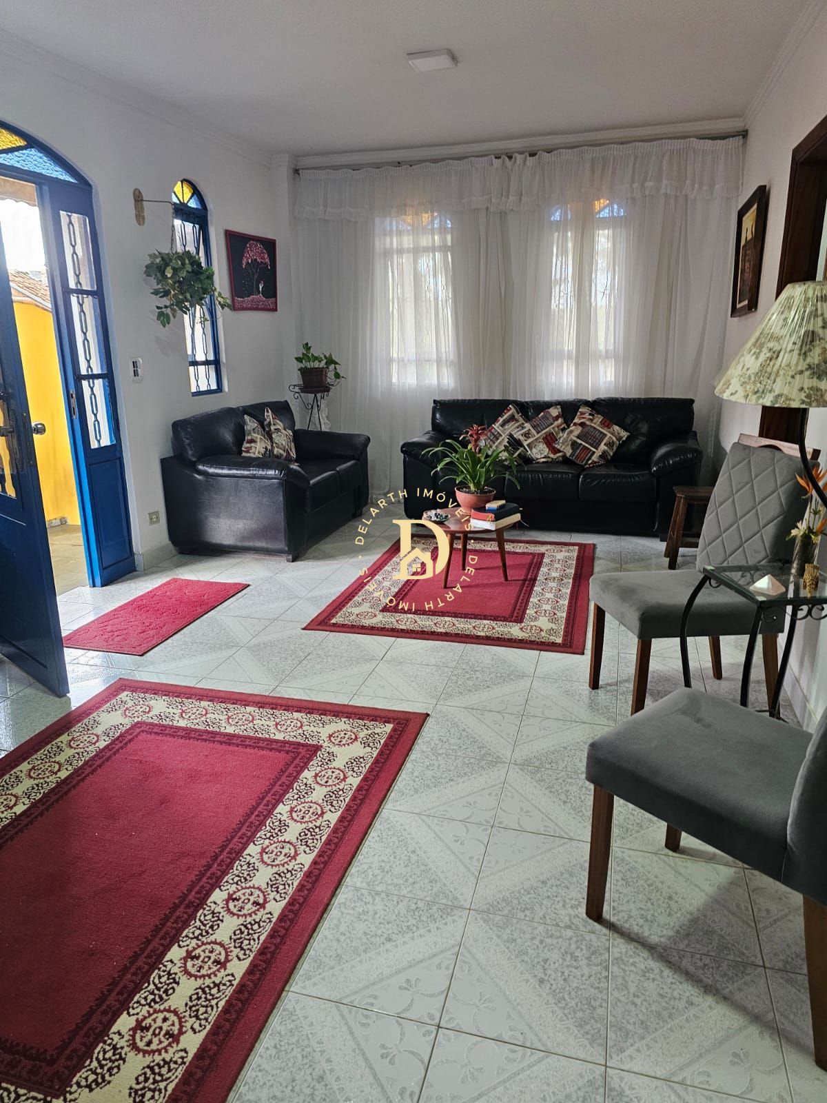 Casa à venda com 3 quartos, 355m² - Foto 1