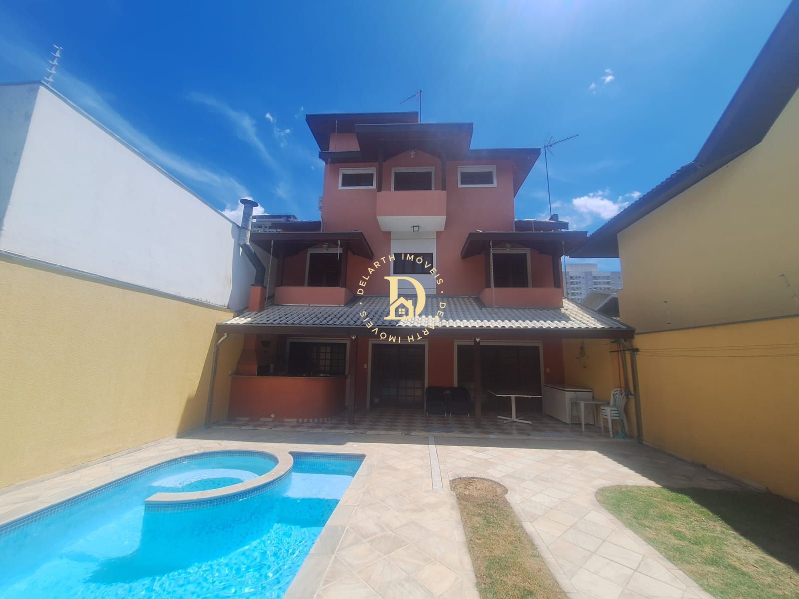 Sobrado, 3 quartos, 203 m² - Foto 1