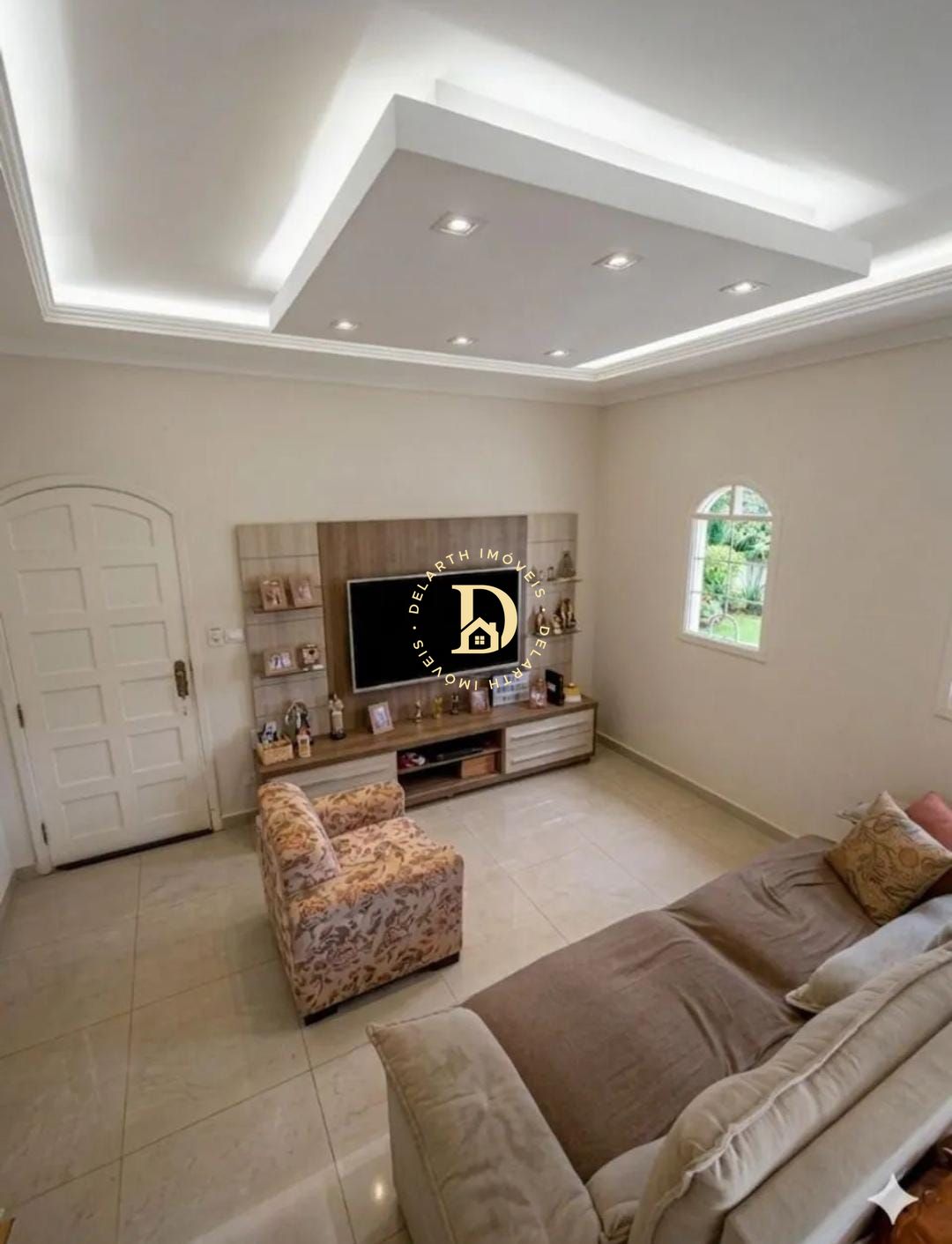 Casa, 4 quartos, 255 m² - Foto 1