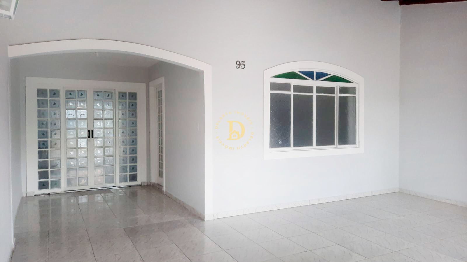 Casa à venda e aluguel com 3 quartos, 120m² - Foto 2